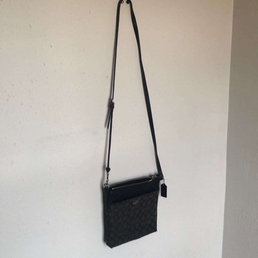 ☆ Cross body coach bag! ☆ - Picture 2 of 8